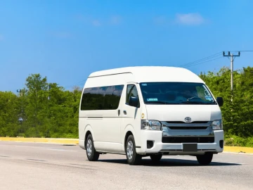 Reliable 5,10 and 13 seater maxi taxi in perth